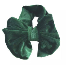 Load image into Gallery viewer, Baby and Toddler Girl Big Bow Velvet Headband.
