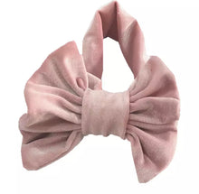 Load image into Gallery viewer, Baby and Toddler Girl Big Bow Velvet Headband.
